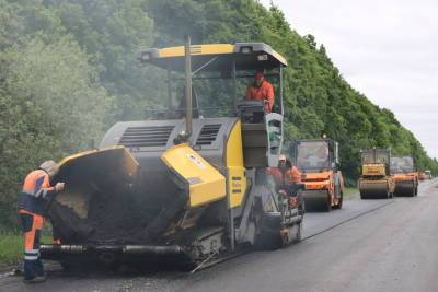 Под Брянском продолжается ремонт дороги между Севском и Комаричами