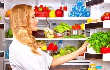 Медики назвали продукты, которые не стоит замораживать в холодильнике