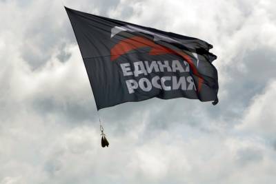 Кто финансирует «ЕР» в Сибири: убыточные компании, фонды и губернаторы