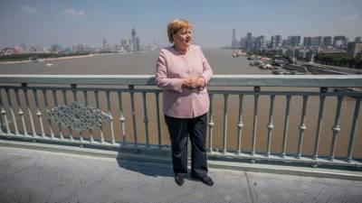 Канцлер Ангела Меркель чудом разминулась с коронавирусом