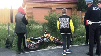 Подросток на мотоцикле сбил женщину на автобусной остановке (ФОТО)