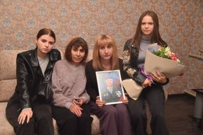 Пушилин вручил ключи от дома семье погибшего Героя ДНР