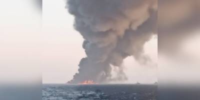 Самый большой военный корабль Ирана сгорел и затонул в Оманском заливе