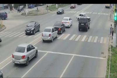 В Волгограде в ДТП с «Мерседесом» пострадал водитель «Жигулей»