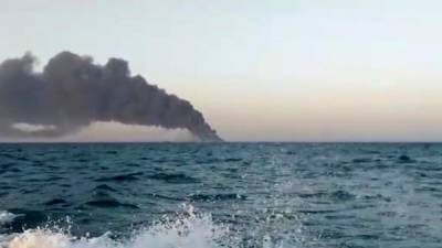 В Оманском заливе загорелся и затонул крупнейший корабль ВМФ Ирана