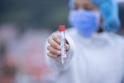 В РФ выявили 8 832 новых случая коронавируса