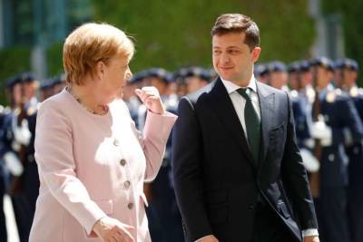 Меркель «померкла»: почему Зеленский обрушился с критикой на руководство Германии