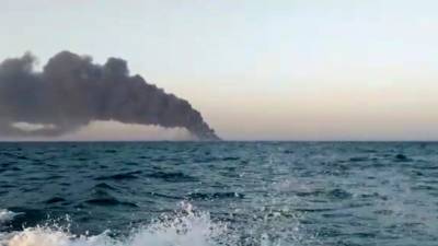 Крупнейший иранский военный корабль загорелся и затонул в Оманском заливе