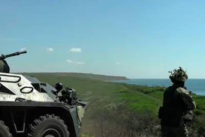 Украина провела военные учения на границе с Крымом