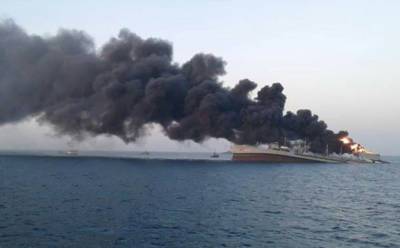 В Оманском заливе после пожара затонул крупнейший корабль ВМС Ирана