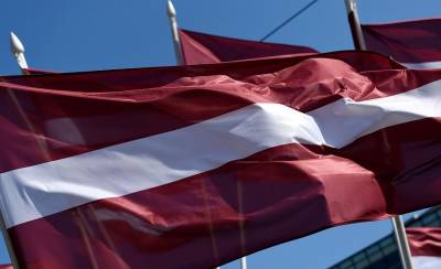 «Это непрямое нападение!» Рижанка вывесила на балконе флаг Латвии в честь победы сборной, а ей грозили штрафом