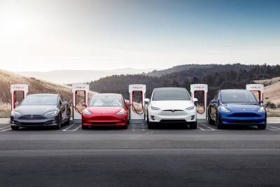 Илон Маск объяснил, почему автомобили Tesla дорожают — из-за «ценового давления в цепочке поставок» (в особенности полупроводников)