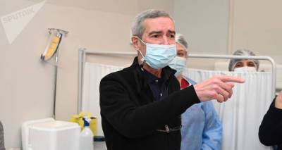 "Можно даже обниматься" – кому грузинский эпидемиолог разрешает снять маску?
