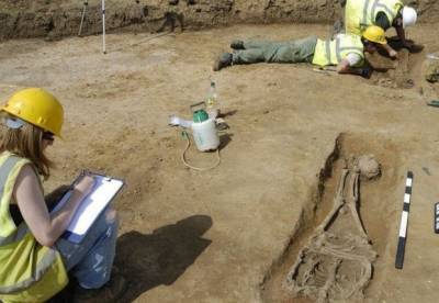 Археологи нашли древнеримское "кладбище преступников" - жертвам отрубали головы (фото)
