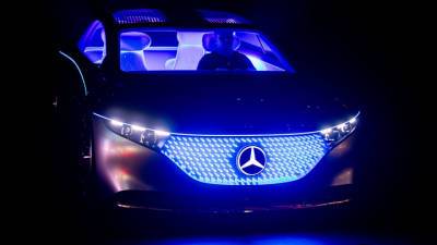 Mercedes представил на ПМЭФ-2021 электроседан EQS и новый Maybach