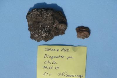 В Астрахань прибыл метеорит из чилийской пустыни Атакама