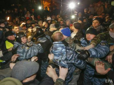 Виктор Янукович - Полицейскому, который избил журналиста и оператора "5 канала" во время Революции достоинства, сообщили о подозрении - gordonua.com