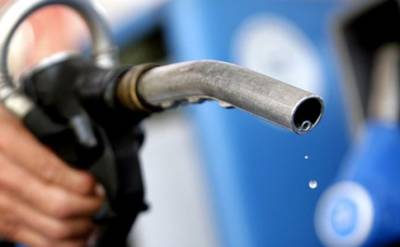 Кабмин поднял предельную цену литра бензина и дизтоплива
