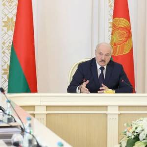 Лукашенко заявил, что в Крым из Беларуси будут летать через Россию