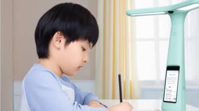 Новый хит продаж: настольная лампа для проверки домашних заданий у детей