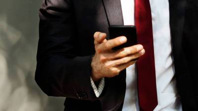 Адвокатам запретили проносить к осужденным телефоны с камерами