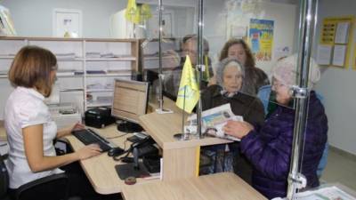 В Украине отменен принудительный перевод пенсий на карточки