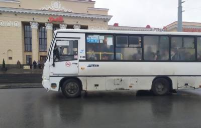 В Карелии несколько пассажиров начали падать в обморок в переполненном автобусе