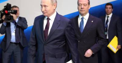 Медведев пригласил Путина на съезд "Единой России" 19 июня