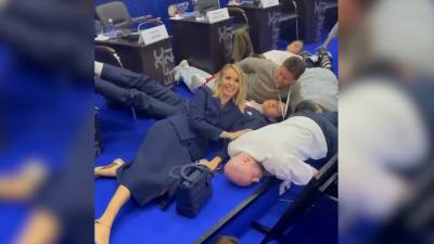 Тиктокер Даня Милохин ради съемок ролика "уложил на пол" участников ПМЭФ