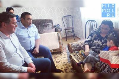 Махмуд Амиралиев навестил детей-инвалидов в честь Дня защиты детей