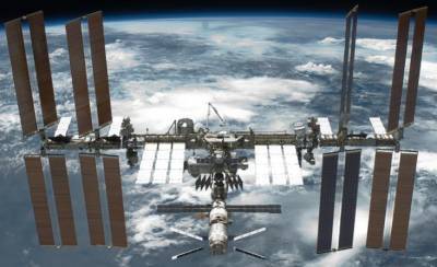 Российские астронавты Новицкий и Дубров заменили панель регулятора расхода жидкости на МКС