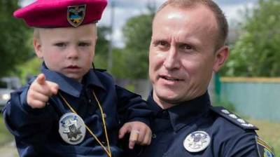 Двухлетнего Богдана, потерявшегося в апреле на Киевщине, "приняли" в ряды полиции