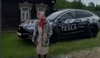 Нижегородские мастера украсили Tesla хохломской росписью