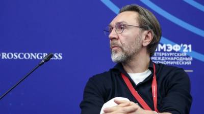 «В Питере — пить»: Шнуров на ПМЭФ рассказал об особенностях российского креатива