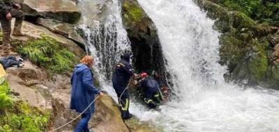 Львовский школьник погиб из-за селфи на водопаде во время экскурсии, двое учителей в больнице
