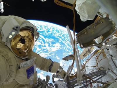 Российские космонавты работали в открытом космосе