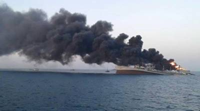 Вспомогательное судно ВМС Ирана затонуло в результате пожара