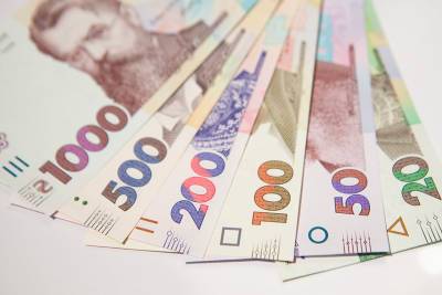Гривня продолжает уверенно укрепляться к доллару и евро