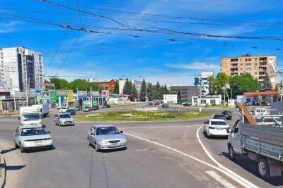 В Курске три дорожных кольца за 6,7 млн рублей украсят