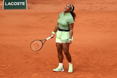 Серена Уильямс обыграла Бузэрнеску во втором раунде Australian Open