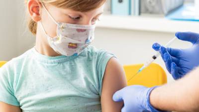 Вакцинация детей 12-15 лет начинается: вопросы и ответы