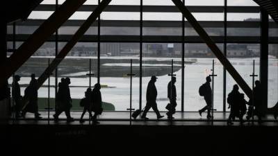 Более 200 россиян оказались заблокированы в аэропорту Турции — видео