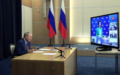 Путин согласился подумать над смягчением ограничений по маткапиталу