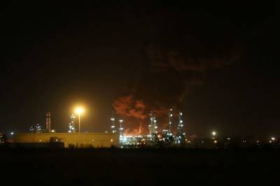 На нефтеперерабатывающем заводе в Тегеране произошел крупный пожар
