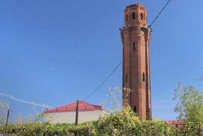 В Курске не могут начать реставрацию водонапорной башни на улице Павлова из-за гаражей