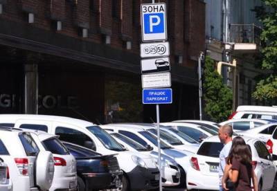 Названа категория людей, которым будет разрешена бесплатная парковка в Киеве