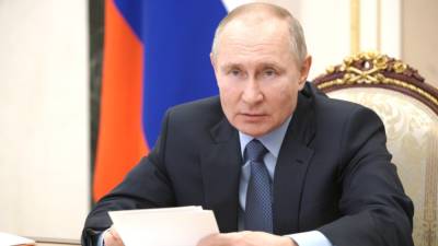 Путин призвал нарастить темпы вакцинации от COVID-19 среди россиян