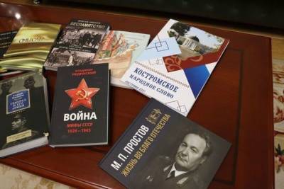 Сергей Ситников передал областной научной библиотеке 500 новых книг