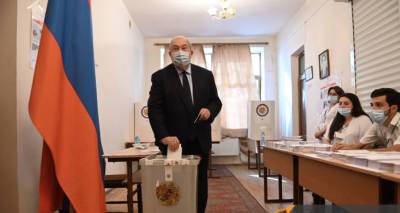 Первым из армянских политиков проголосовал президент Саркисян