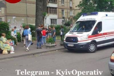 В Киеве двухлетний ребенок выпал с 7 этажа: в полиции рассказали подробности